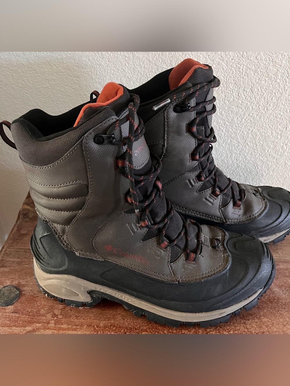 Columbia Men's Waterproof Techlite Boots Size 10 Worn Once!